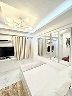 Budget Loft-type Condo in Uptown CDO