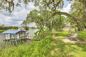 Boat Lift & Private Dock: Riverfront Labelle Gem