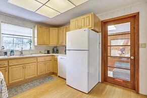 Boat Lift & Private Dock: Riverfront Labelle Gem