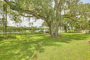 Boat Lift & Private Dock: Riverfront Labelle Gem