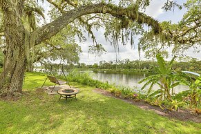 Boat Lift & Private Dock: Riverfront Labelle Gem