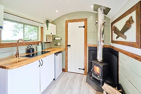 Host Stay Dipple Farm Shepherds Hut