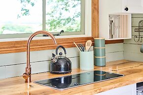 Host Stay Dipple Farm Shepherds Hut