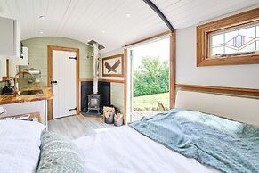 Host Stay Dipple Farm Shepherds Hut