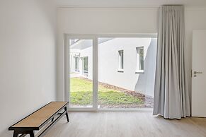 Aroeira Modern Grand Villa With Pool by Homing