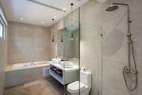 Luxury Sea View Villa Q With Pool at Unique Residences