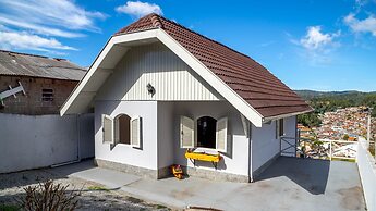 Casa com Lareira Wi-fi e Varanda com Vista