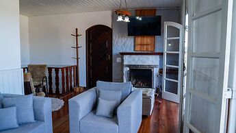 Casa com Lareira Wi-fi e Varanda com Vista