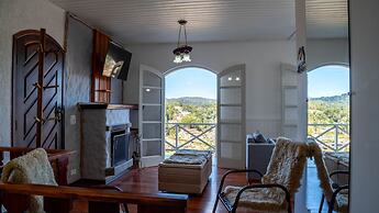 Casa com Lareira Wi-fi e Varanda com Vista