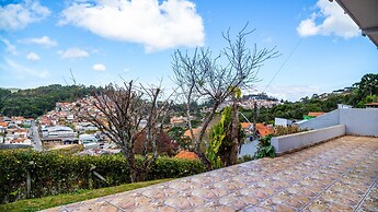 Casa com Lareira Wi-fi e Varanda com Vista