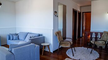 Casa com Lareira Wi-fi e Varanda com Vista