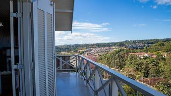 Casa com Lareira Wi-fi e Varanda com Vista