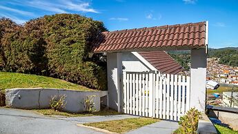 Casa com Lareira Wi-fi e Varanda com Vista