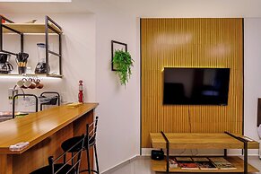 Studio Completo c Wi-fi e Varanda no Centro