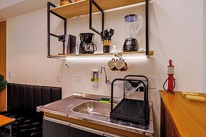 Studio Completo c Wi-fi e Varanda no Centro