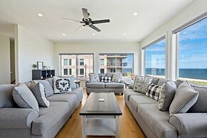 Oceanfront Home - Beach Access - Deck + Ping Pong