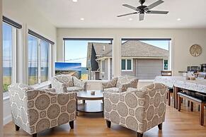 Oceanfront Home - Beach Access - Deck + Ping Pong