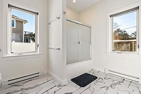 Oceanfront Home - Beach Access - Deck + Ping Pong