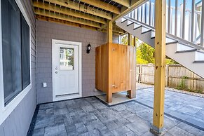 Oceanfront Home - Beach Access - Deck + Ping Pong