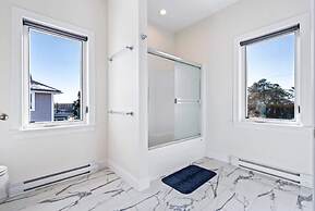 Oceanfront Home - Beach Access - Deck + Ping Pong