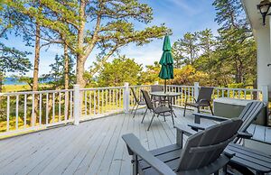 Beachfront and Only 30 Steps To Beach!