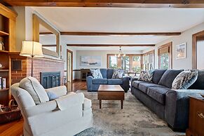 Beachfront and Only 30 Steps To Beach!