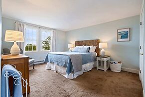 Beachfront and Only 30 Steps To Beach!