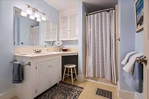 Beachfront and Only 30 Steps To Beach!