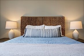 Beachfront and Only 30 Steps To Beach!