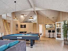 5 Star Holiday Home in Spottrup