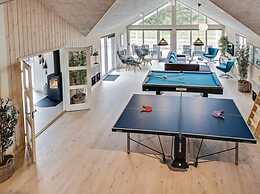 5 Star Holiday Home in Spottrup