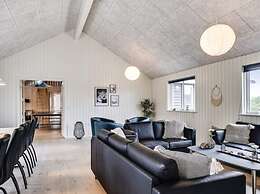 5 Star Holiday Home in Spottrup