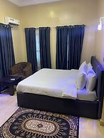 DE ROSS HOTEL & SUITES