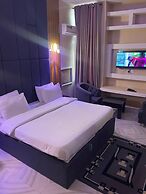 DE ROSS HOTEL & SUITES