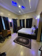 DE ROSS HOTEL & SUITES