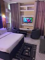 DE ROSS HOTEL & SUITES