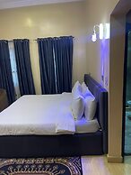 DE ROSS HOTEL & SUITES