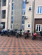 DE ROSS HOTEL & SUITES