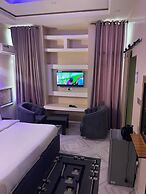 DE ROSS HOTEL & SUITES