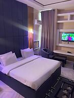DE ROSS HOTEL & SUITES