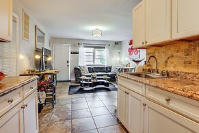 8 Mi to Long Beach: Cozy Apt w/ Fenced Yard!