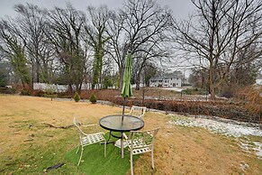8 Mi to Long Beach: Cozy Apt w/ Fenced Yard!