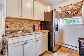 8 Mi to Long Beach: Cozy Apt w/ Fenced Yard!