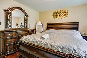 8 Mi to Long Beach: Cozy Apt w/ Fenced Yard!