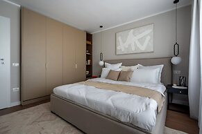 Views of all the Palaces 2BR Stunner