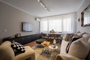 Views of all the Palaces 2BR Stunner