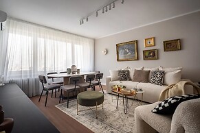 Views of all the Palaces 2BR Stunner
