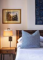 The Woodford Hotel