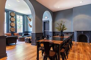 The Woodford Hotel