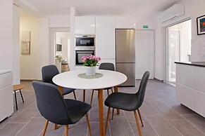 Santa Cruz Apartments